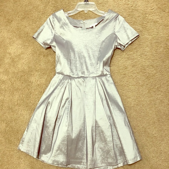 Charlotte Russe Dresses & Skirts - Charlotte Russe Silver Metallic Dress
